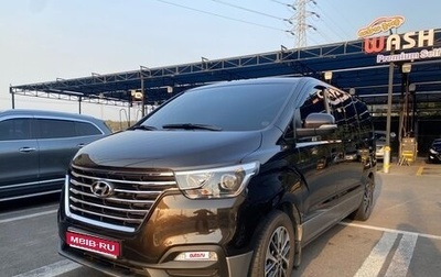 Hyundai Grand Starex Grand Starex I рестайлинг 2, 2018 год, 3 229 000 рублей, 1 фотография