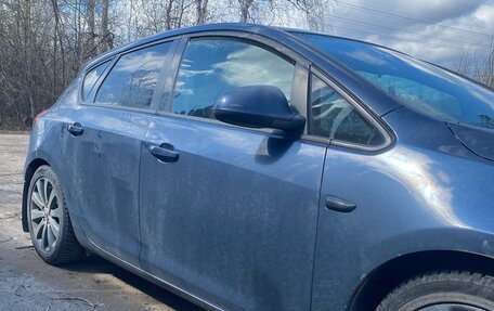 Opel Astra J, 2011 год, 670 000 рублей, 2 фотография