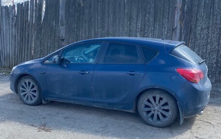 Opel Astra J, 2011 год, 670 000 рублей, 3 фотография