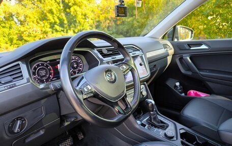 Volkswagen Tiguan II, 2018 год, 2 990 000 рублей, 15 фотография