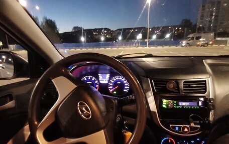 Hyundai Solaris II рестайлинг, 2013 год, 650 000 рублей, 9 фотография