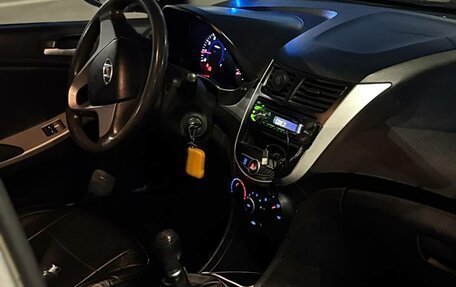 Hyundai Solaris II рестайлинг, 2013 год, 650 000 рублей, 6 фотография