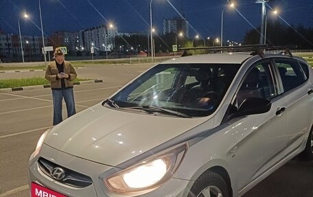 Hyundai Solaris II рестайлинг, 2013 год, 650 000 рублей, 16 фотография