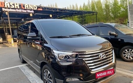Hyundai Grand Starex Grand Starex I рестайлинг 2, 2018 год, 3 229 000 рублей, 3 фотография