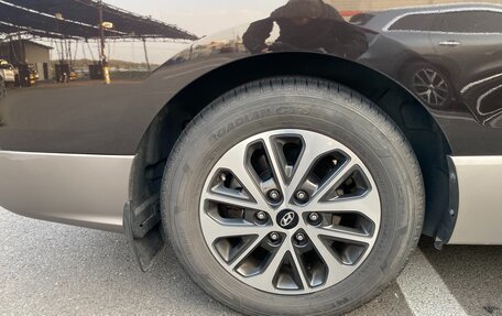 Hyundai Grand Starex Grand Starex I рестайлинг 2, 2018 год, 3 229 000 рублей, 6 фотография
