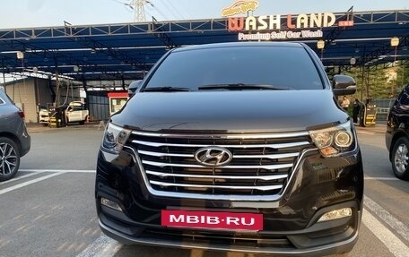 Hyundai Grand Starex Grand Starex I рестайлинг 2, 2018 год, 3 229 000 рублей, 2 фотография
