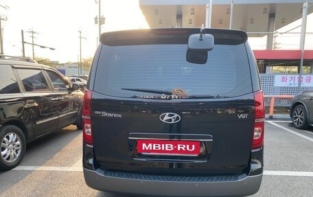 Hyundai Grand Starex Grand Starex I рестайлинг 2, 2018 год, 3 229 000 рублей, 8 фотография