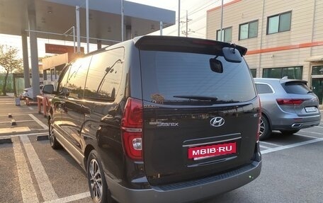 Hyundai Grand Starex Grand Starex I рестайлинг 2, 2018 год, 3 229 000 рублей, 9 фотография
