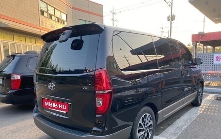 Hyundai Grand Starex Grand Starex I рестайлинг 2, 2018 год, 3 229 000 рублей, 7 фотография