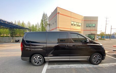 Hyundai Grand Starex Grand Starex I рестайлинг 2, 2018 год, 3 229 000 рублей, 15 фотография