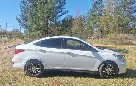 Hyundai Solaris II рестайлинг, 2013 год, 600 000 рублей, 3 фотография