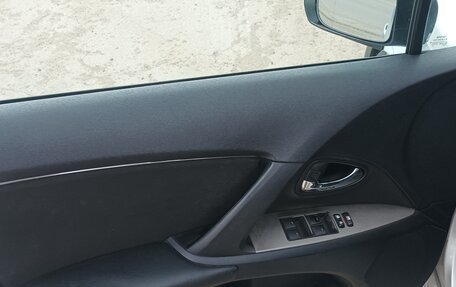 Toyota Avensis III рестайлинг, 2010 год, 1 040 000 рублей, 19 фотография