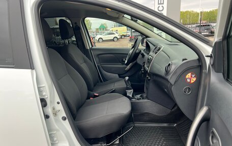 Renault Logan II, 2018 год, 799 000 рублей, 11 фотография