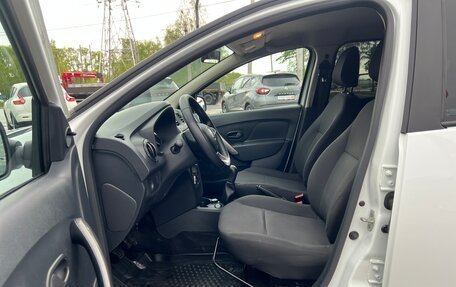 Renault Logan II, 2018 год, 799 000 рублей, 13 фотография