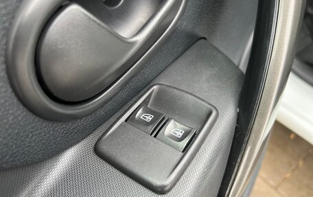 Renault Logan II, 2018 год, 799 000 рублей, 24 фотография