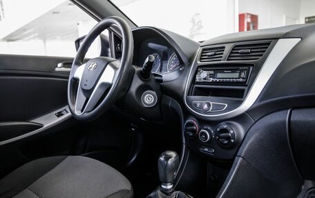 Hyundai Solaris II рестайлинг, 2013 год, 898 000 рублей, 24 фотография
