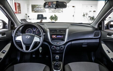 Hyundai Solaris II рестайлинг, 2013 год, 898 000 рублей, 29 фотография