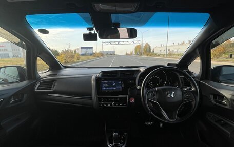 Honda Fit III, 2017 год, 1 300 000 рублей, 12 фотография