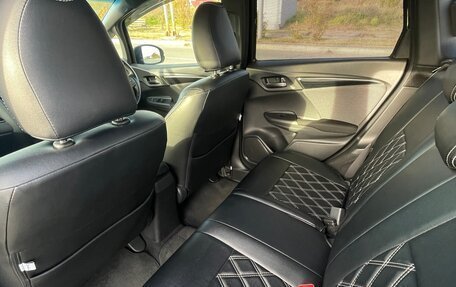 Honda Fit III, 2017 год, 1 300 000 рублей, 15 фотография
