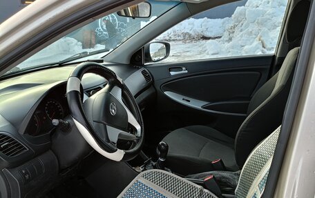 Hyundai Solaris II рестайлинг, 2011 год, 350 000 рублей, 4 фотография