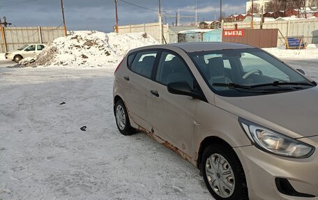 Hyundai Solaris II рестайлинг, 2011 год, 350 000 рублей, 3 фотография