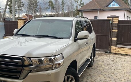 Toyota Land Cruiser 200, 2016 год, 6 900 000 рублей, 3 фотография