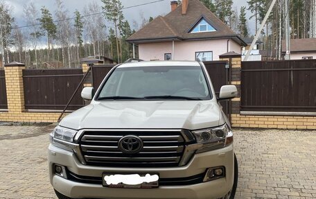 Toyota Land Cruiser 200, 2016 год, 6 900 000 рублей, 2 фотография