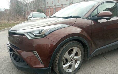 Toyota C-HR I рестайлинг, 2019 год, 2 250 000 рублей, 2 фотография