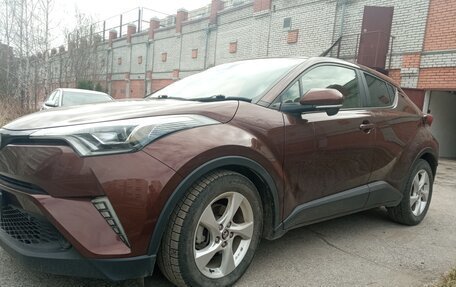 Toyota C-HR I рестайлинг, 2019 год, 2 250 000 рублей, 3 фотография