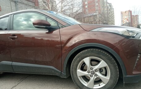 Toyota C-HR I рестайлинг, 2019 год, 2 250 000 рублей, 5 фотография