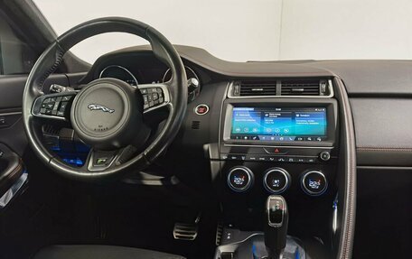 Jaguar E-Pace, 2018 год, 3 250 000 рублей, 18 фотография