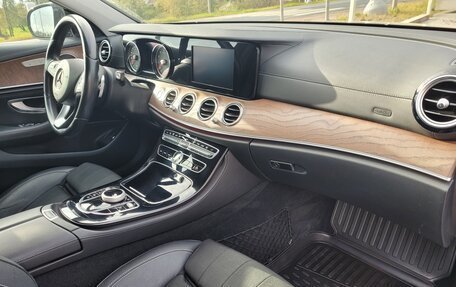Mercedes-Benz E-Класс, 2016 год, 3 300 000 рублей, 5 фотография