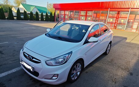 Hyundai Solaris II рестайлинг, 2012 год, 930 000 рублей, 2 фотография