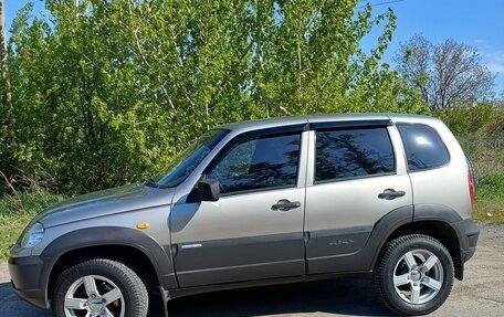 Chevrolet Niva I рестайлинг, 2010 год, 585 000 рублей, 6 фотография