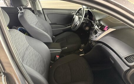 Hyundai Solaris II рестайлинг, 2015 год, 720 000 рублей, 11 фотография