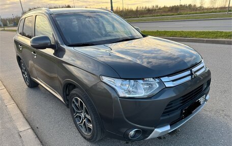 Mitsubishi Outlander III рестайлинг 3, 2014 год, 1 690 000 рублей, 3 фотография