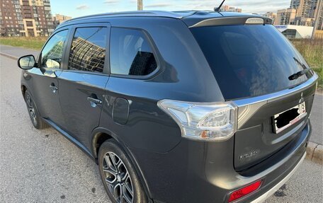 Mitsubishi Outlander III рестайлинг 3, 2014 год, 1 690 000 рублей, 6 фотография