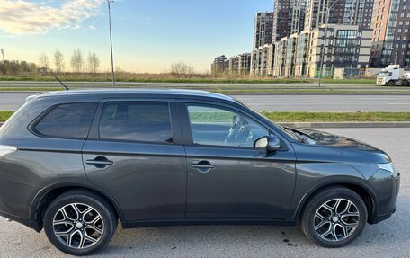 Mitsubishi Outlander III рестайлинг 3, 2014 год, 1 690 000 рублей, 4 фотография