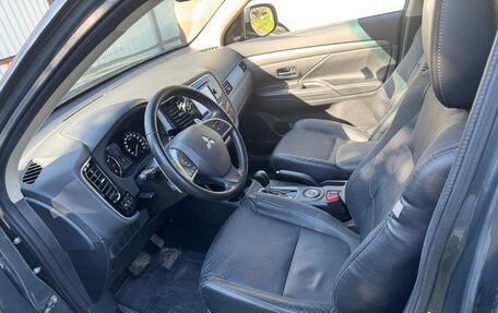 Mitsubishi Outlander III рестайлинг 3, 2014 год, 1 690 000 рублей, 9 фотография