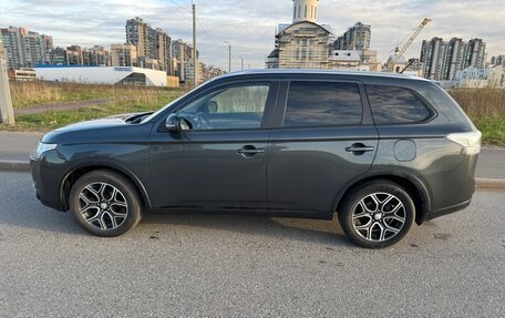 Mitsubishi Outlander III рестайлинг 3, 2014 год, 1 690 000 рублей, 7 фотография