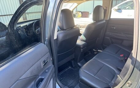 Mitsubishi Outlander III рестайлинг 3, 2014 год, 1 690 000 рублей, 11 фотография