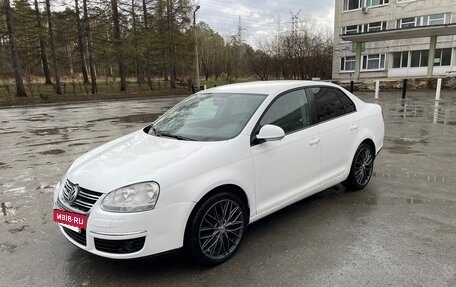 Volkswagen Jetta VI, 2010 год, 700 000 рублей, 4 фотография