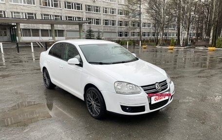 Volkswagen Jetta VI, 2010 год, 700 000 рублей, 2 фотография