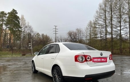 Volkswagen Jetta VI, 2010 год, 700 000 рублей, 6 фотография