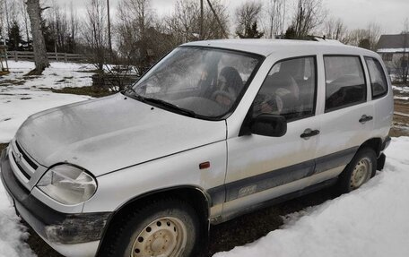 Chevrolet Niva I рестайлинг, 2004 год, 230 000 рублей, 1 фотография