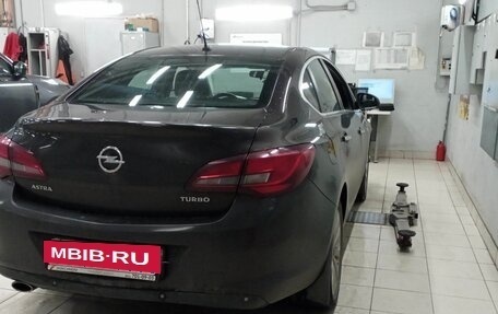 Opel Astra J, 2013 год, 700 000 рублей, 3 фотография