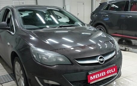 Opel Astra J, 2013 год, 700 000 рублей, 2 фотография