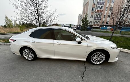 Toyota Camry, 2019 год, 3 090 000 рублей, 2 фотография
