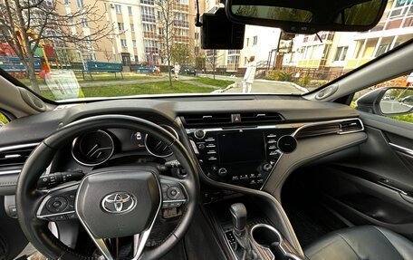 Toyota Camry, 2019 год, 3 090 000 рублей, 6 фотография