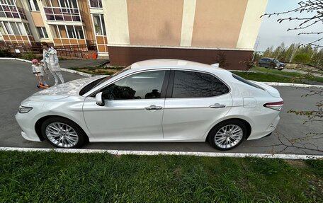 Toyota Camry, 2019 год, 3 090 000 рублей, 4 фотография